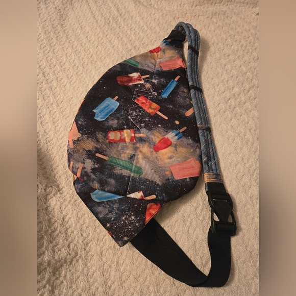 RARE pattern Kavu sling bag and tri-fold wallet - Picture 2 of 13